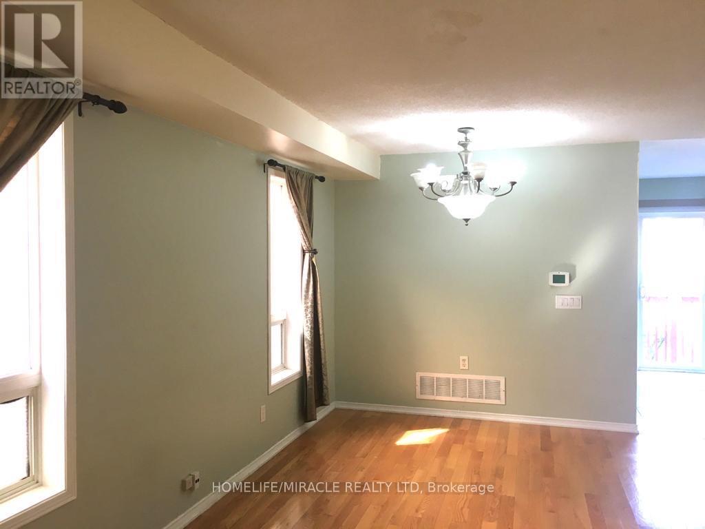 Upper - 581 Garden Walk, Mississauga, Ontario  L5W 1W1 - Photo 2 - W12632270