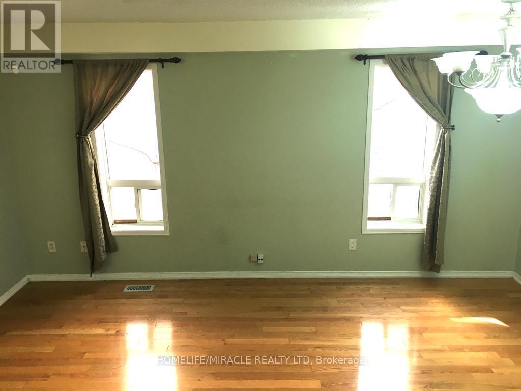 Upper - 581 Garden Walk, Mississauga, Ontario  L5W 1W1 - Photo 3 - W12632270