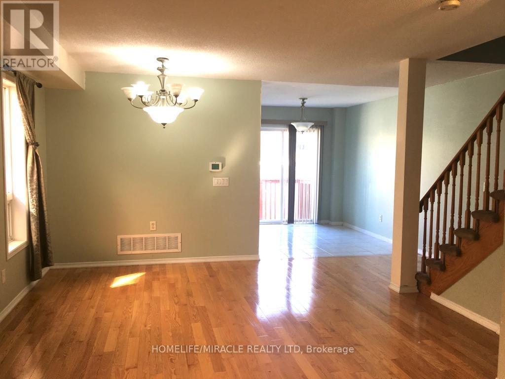 Upper - 581 Garden Walk, Mississauga, Ontario  L5W 1W1 - Photo 4 - W12632270