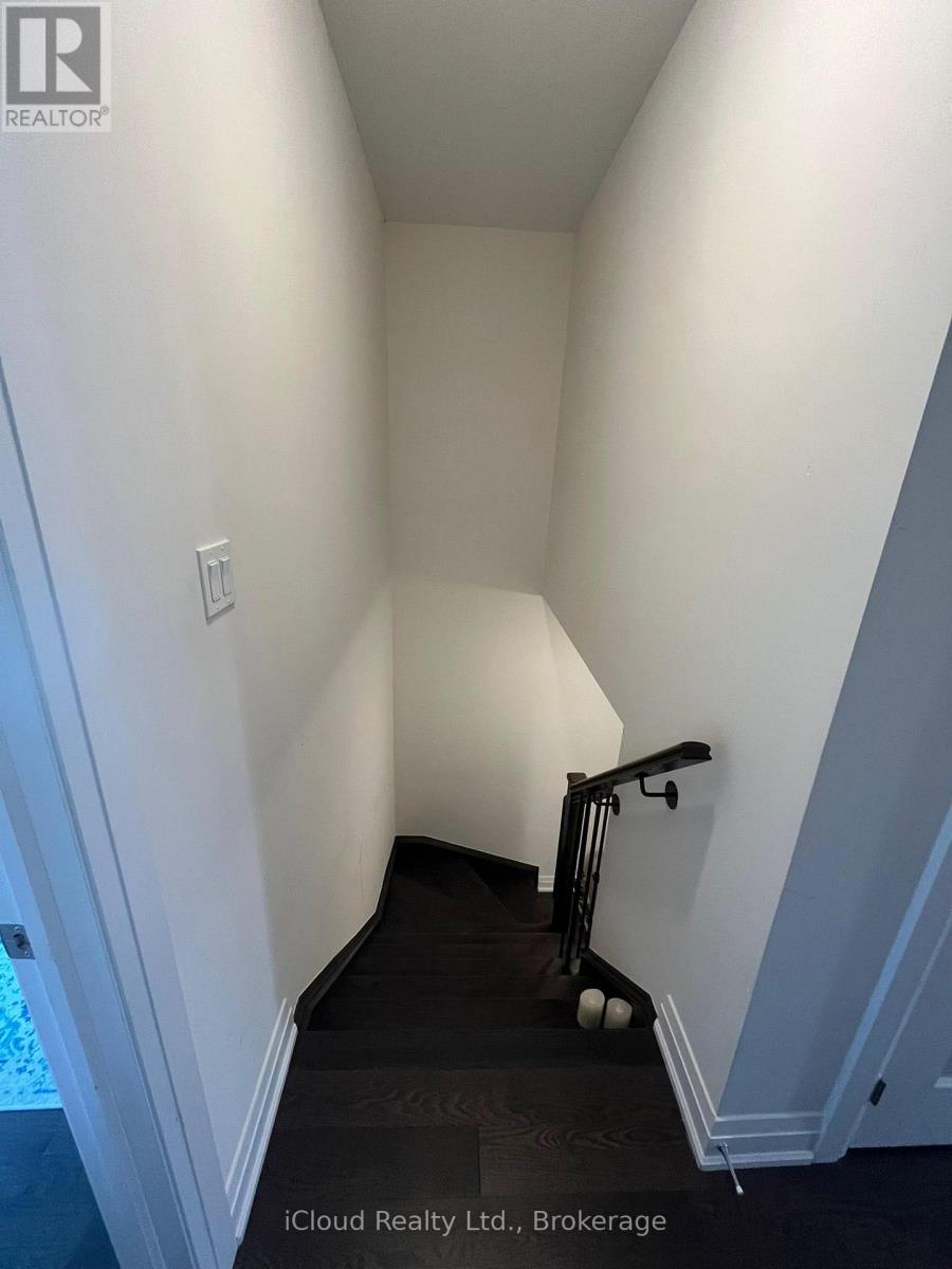 33 Wild Rose Gardens, Toronto, Ontario  M6L 0A5 - Photo 10 - W12632272