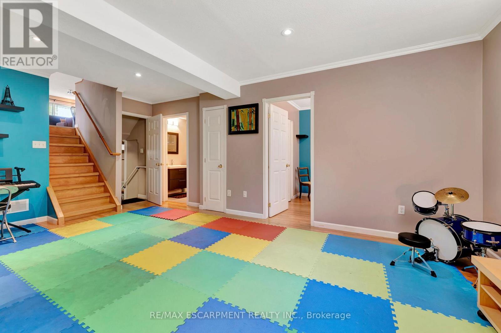 39 Marilyn Court, Hamilton, Ontario  L9B 2T5 - Photo 20 - X12632282