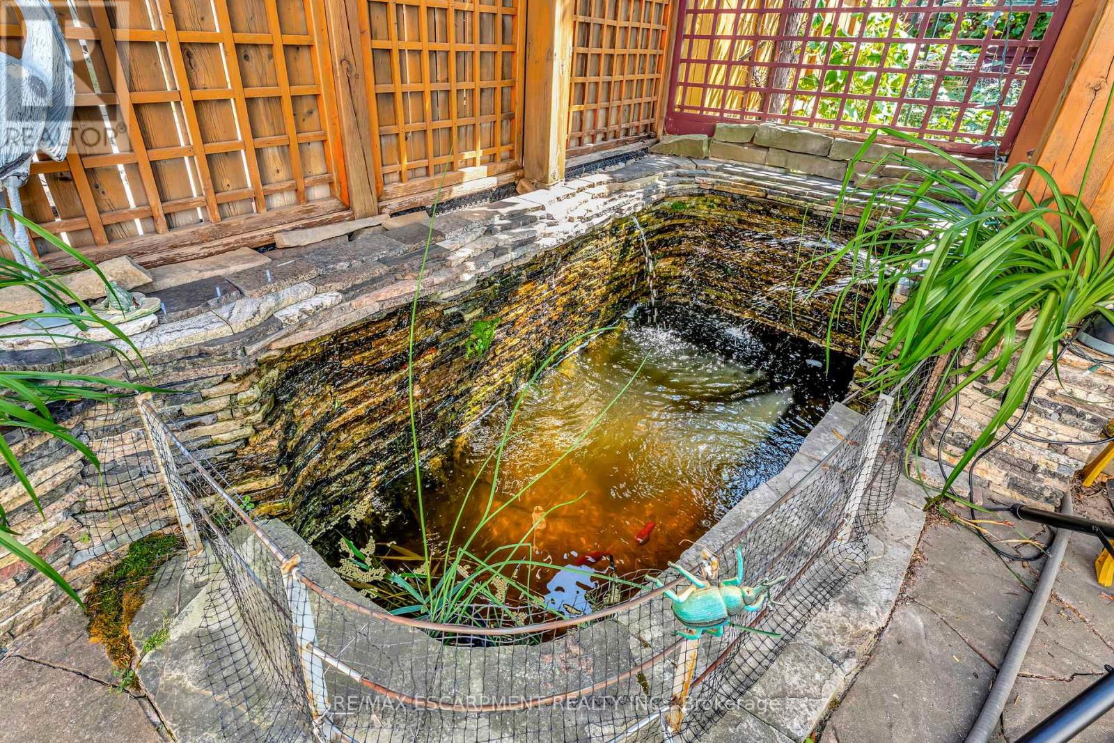 39 Marilyn Court, Hamilton, Ontario  L9B 2T5 - Photo 27 - X12632282