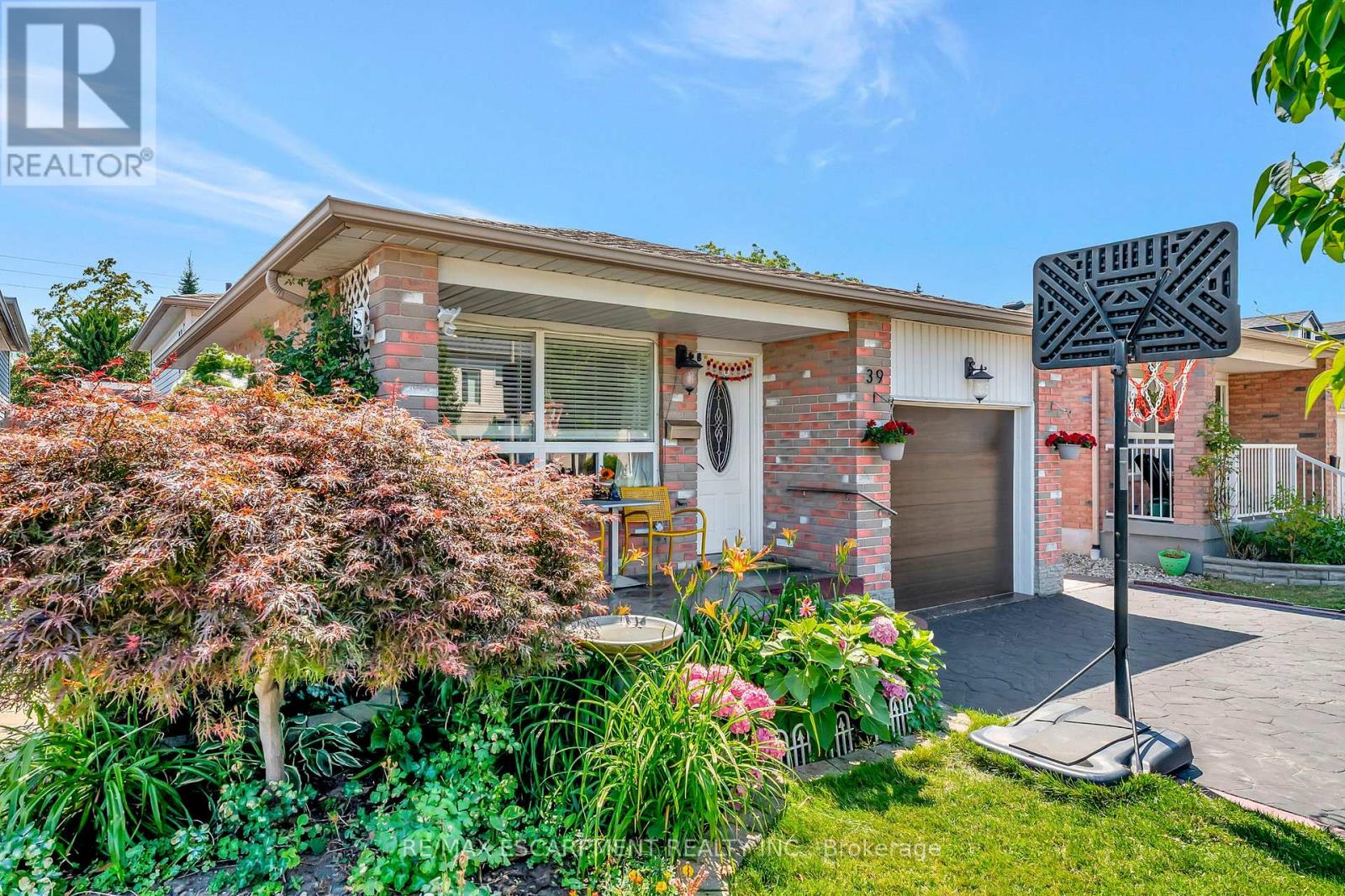 39 Marilyn Court, Hamilton, Ontario  L9B 2T5 - Photo 34 - X12632282