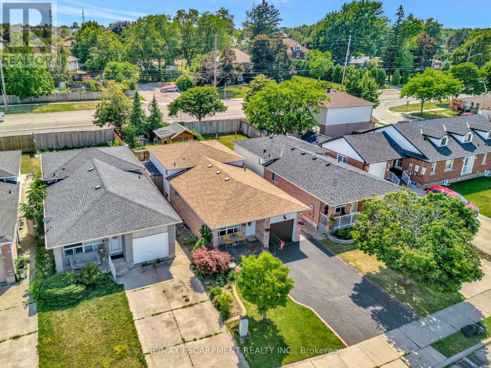 39 Marilyn Court, Hamilton, Ontario  L9B 2T5 - Photo 37 - X12632282