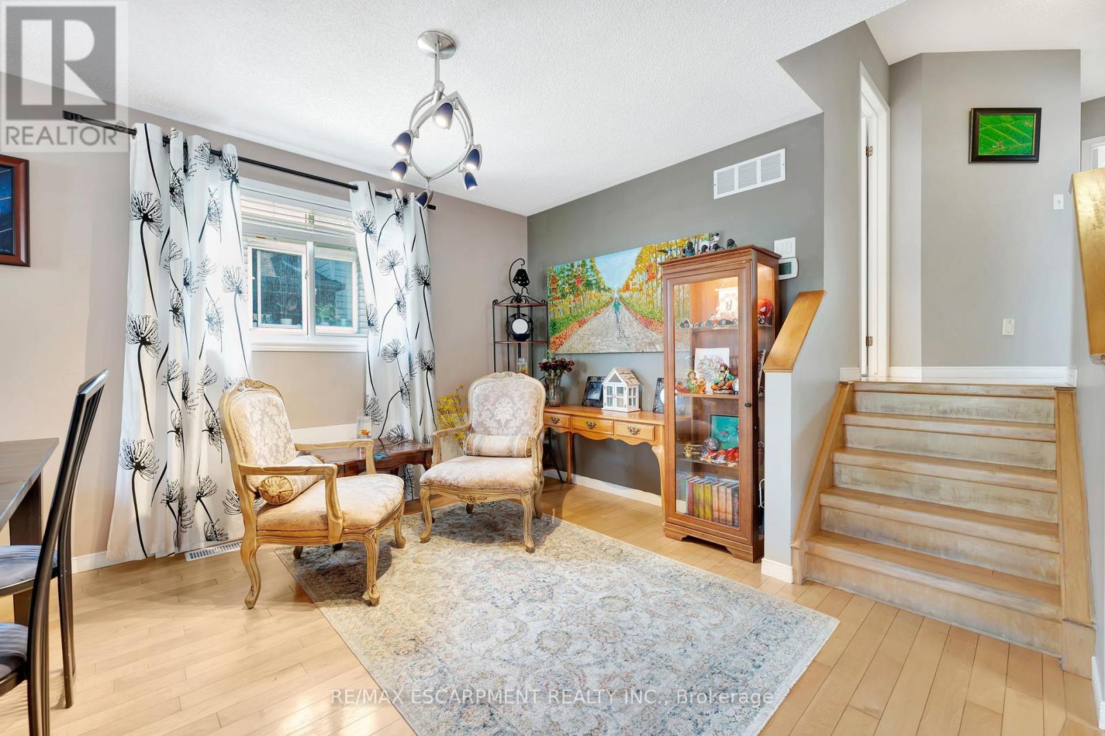 39 Marilyn Court, Hamilton, Ontario  L9B 2T5 - Photo 9 - X12632282