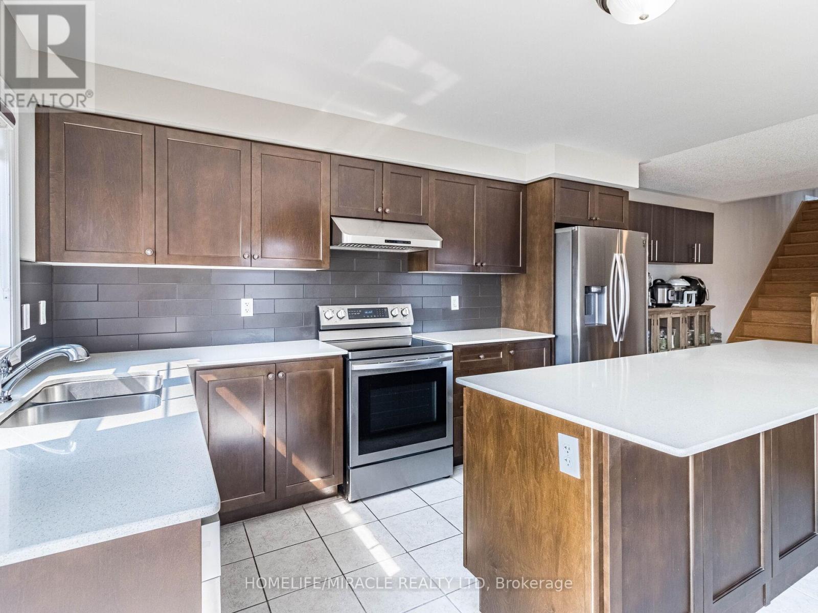 43 Finegan Circle, Brampton, Ontario  L7A 4Z7 - Photo 15 - W12440413