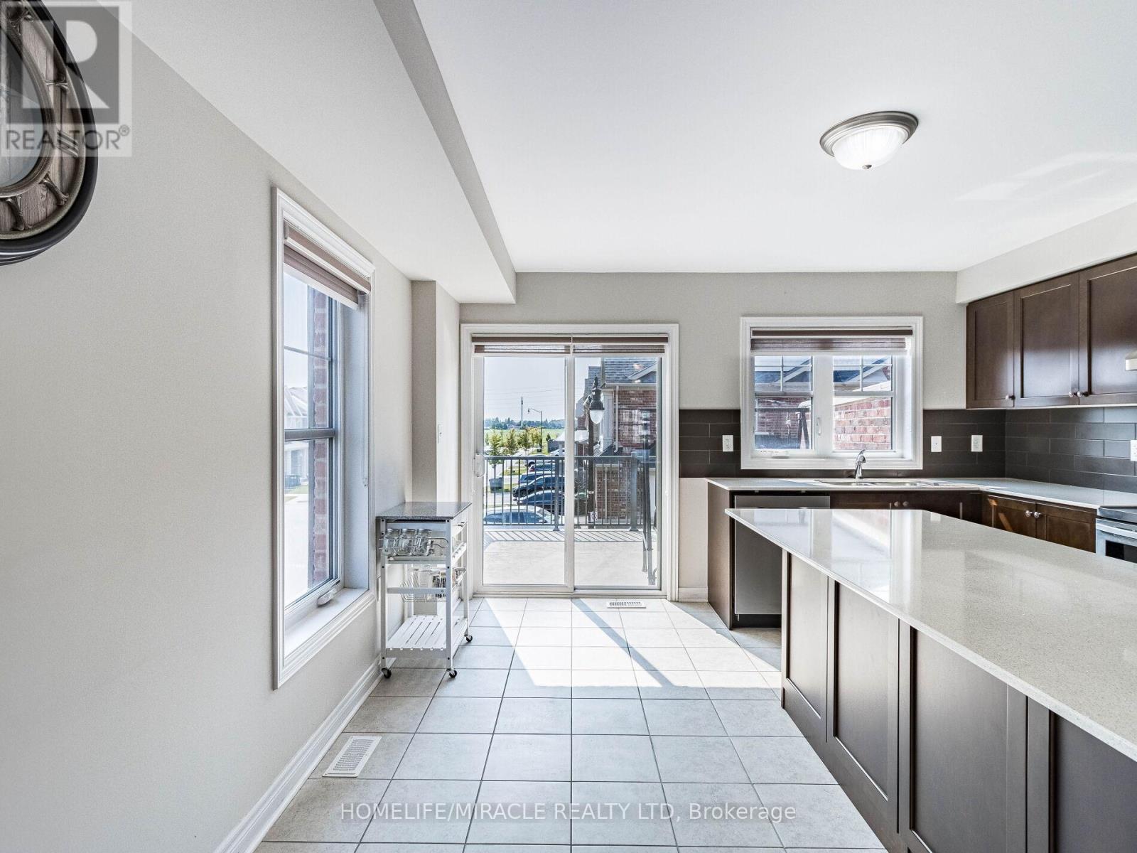 43 Finegan Circle, Brampton, Ontario  L7A 4Z7 - Photo 13 - W12440413