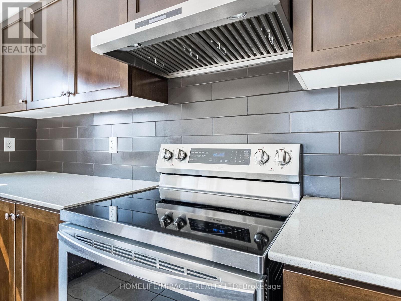 43 Finegan Circle, Brampton, Ontario  L7A 4Z7 - Photo 19 - W12440413