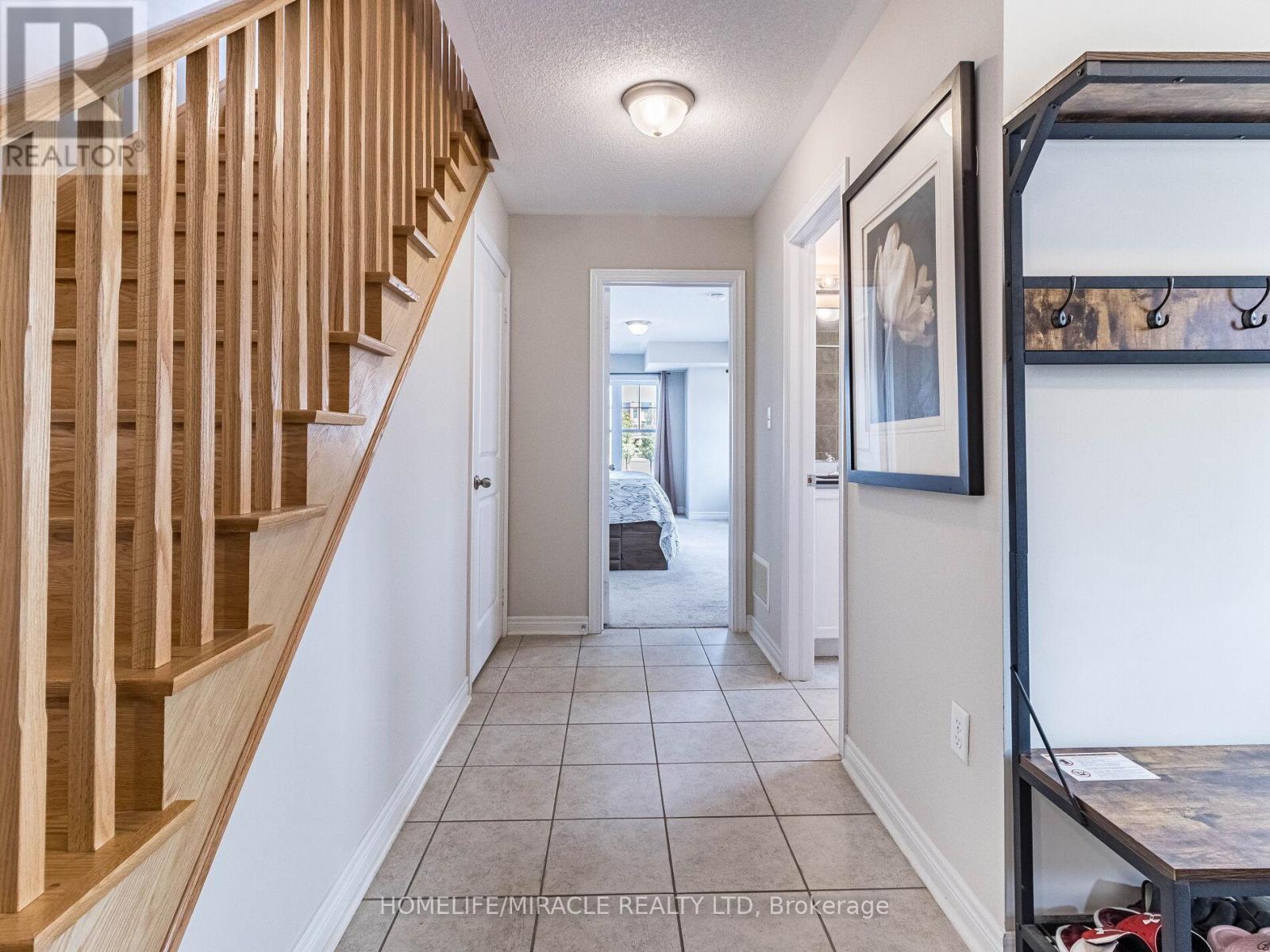 43 Finegan Circle, Brampton, Ontario  L7A 4Z7 - Photo 5 - W12440413