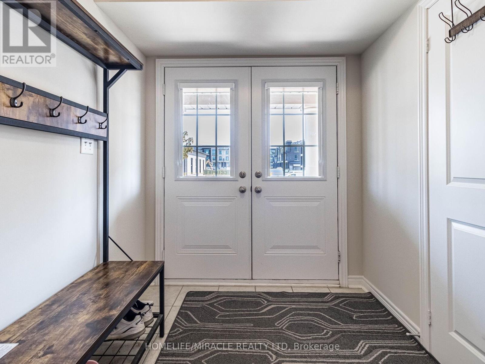 43 Finegan Circle, Brampton, Ontario  L7A 4Z7 - Photo 3 - W12440413