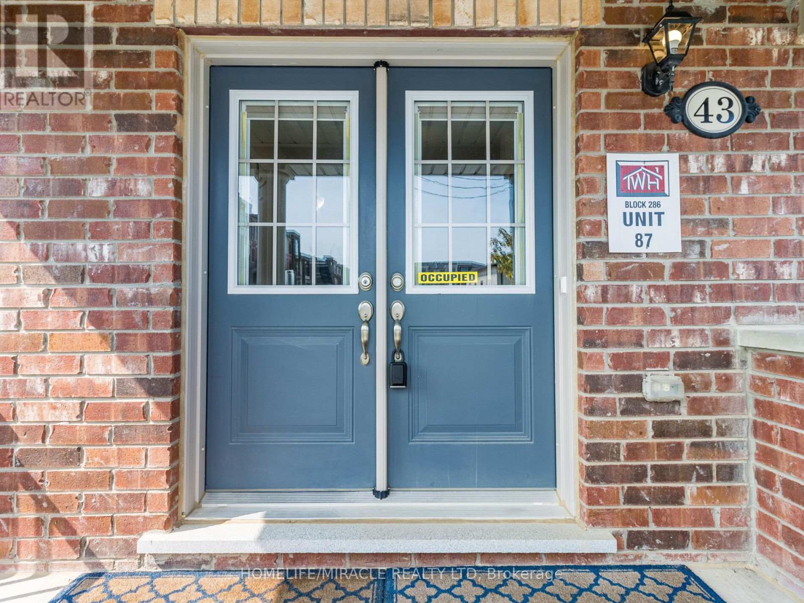 43 Finegan Circle, Brampton, Ontario  L7A 4Z7 - Photo 2 - W12440413