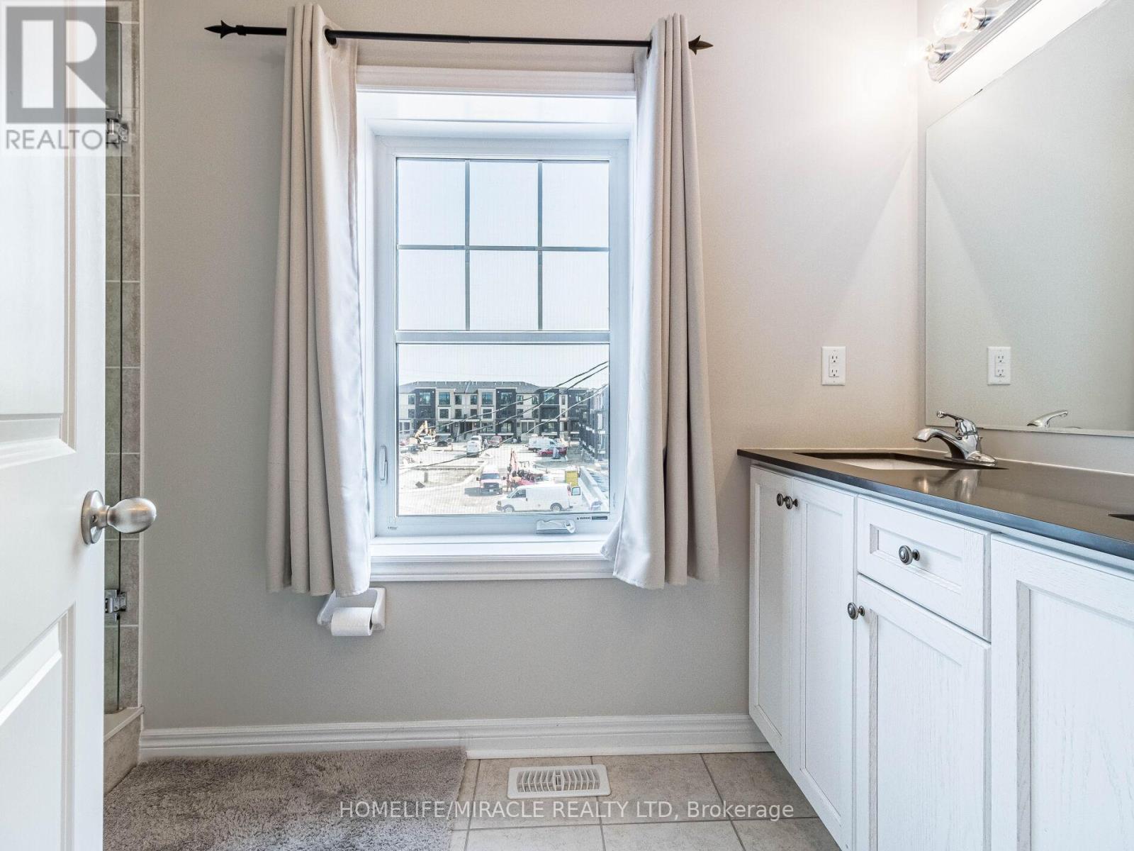 43 Finegan Circle, Brampton, Ontario  L7A 4Z7 - Photo 36 - W12440413