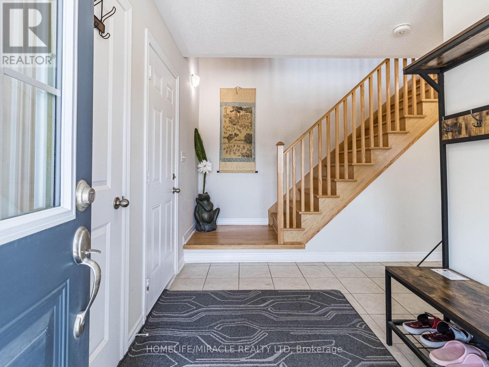 43 Finegan Circle, Brampton, Ontario  L7A 4Z7 - Photo 4 - W12440413