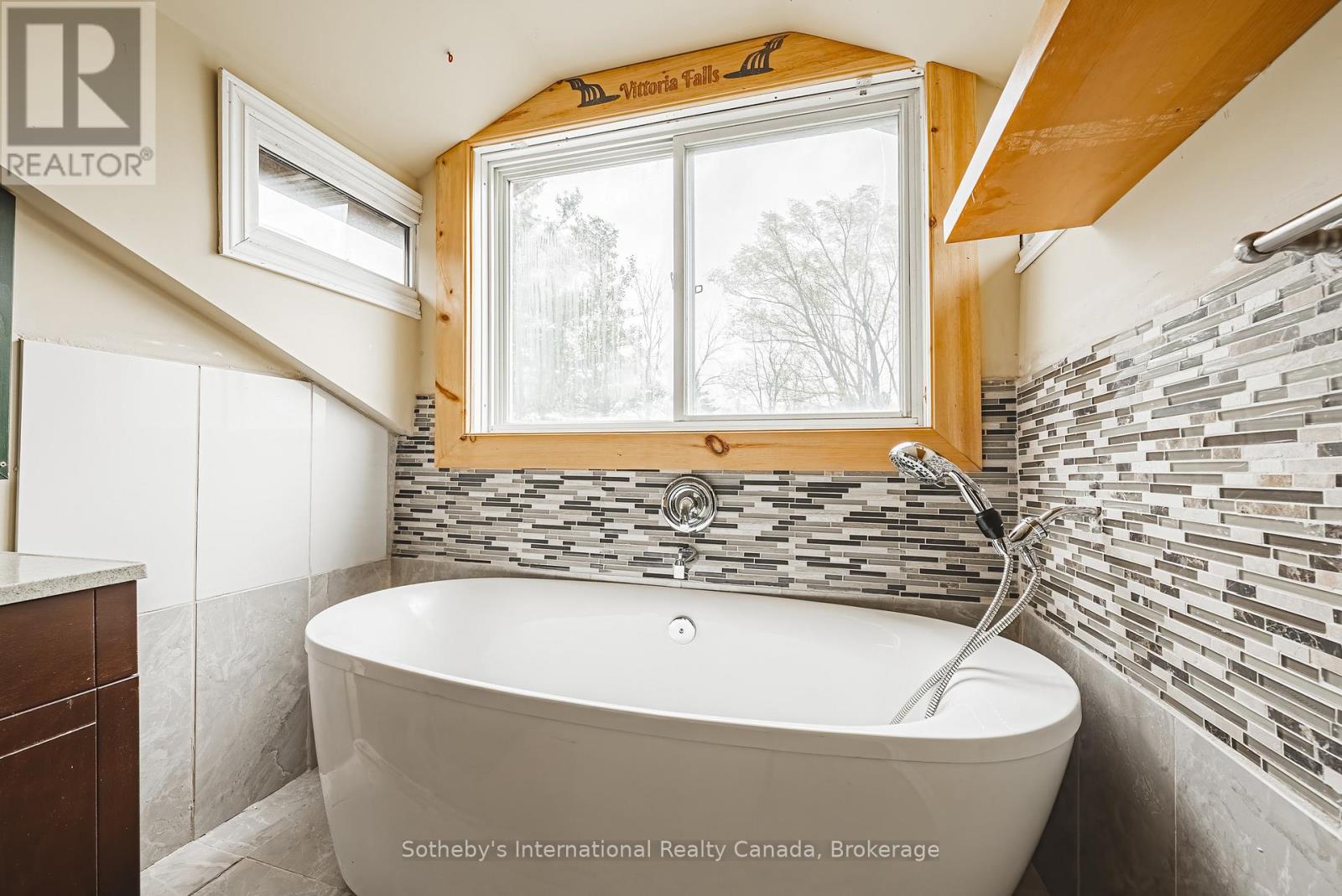 1680 Old Brock Street, Norfolk, Ontario N0E 1W0 - Photo 27 - X12440998