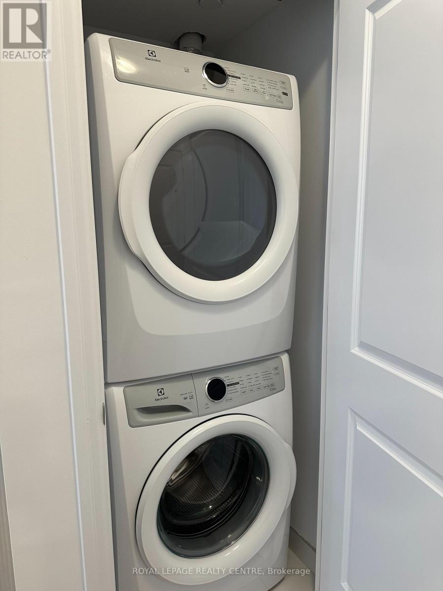 1903 - 36 Elm Drive W, Mississauga, Ontario  L5B 0N3 - Photo 12 - W12632292