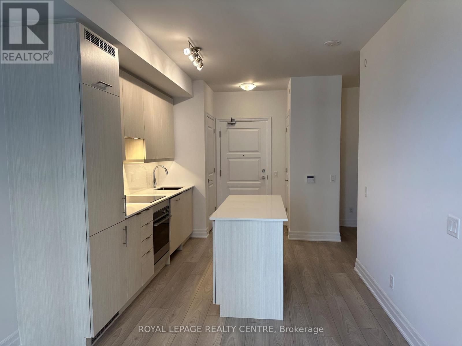 1903 - 36 Elm Drive W, Mississauga, Ontario  L5B 0N3 - Photo 3 - W12632292