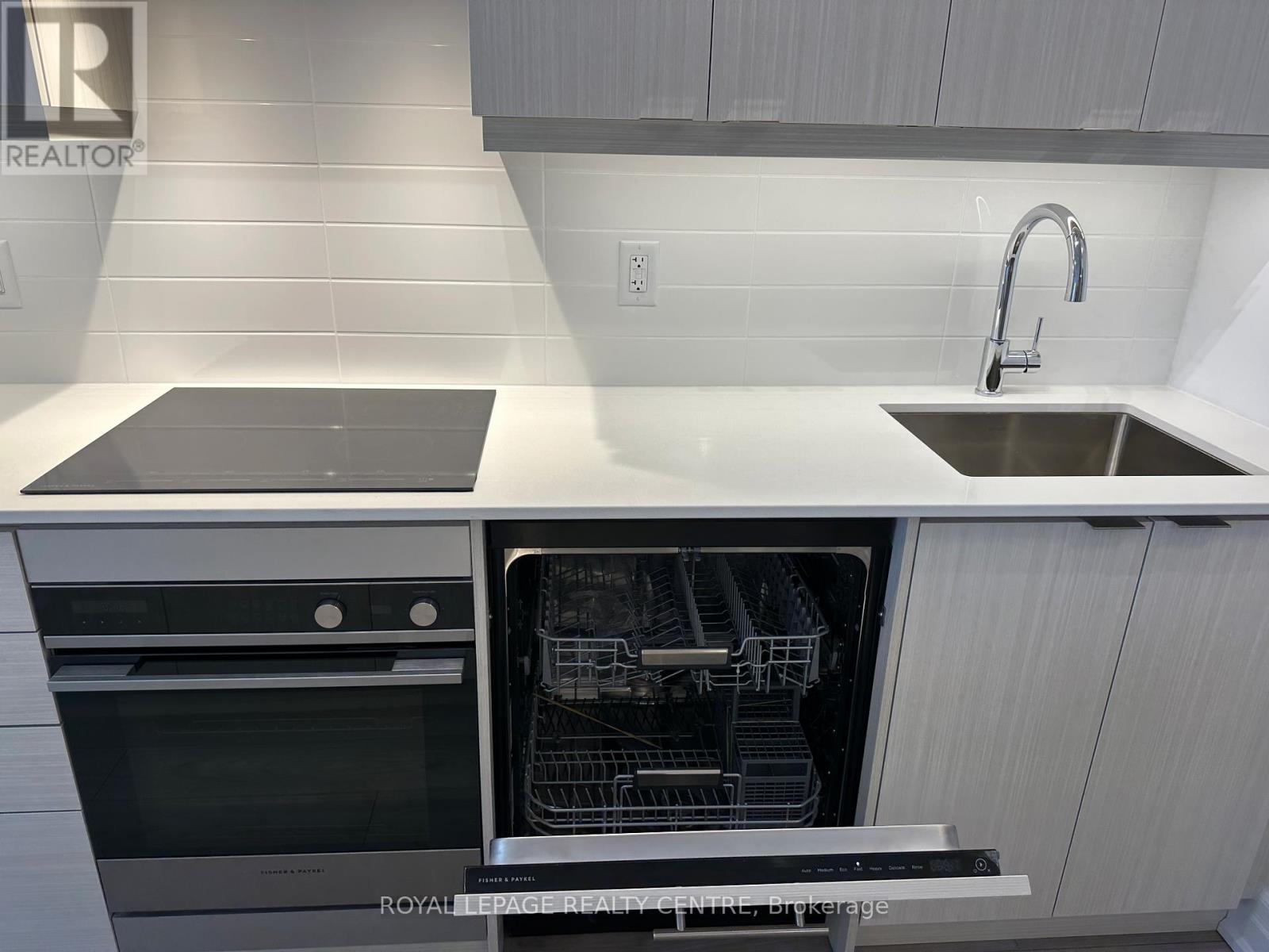 1903 - 36 Elm Drive W, Mississauga, Ontario  L5B 0N3 - Photo 6 - W12632292