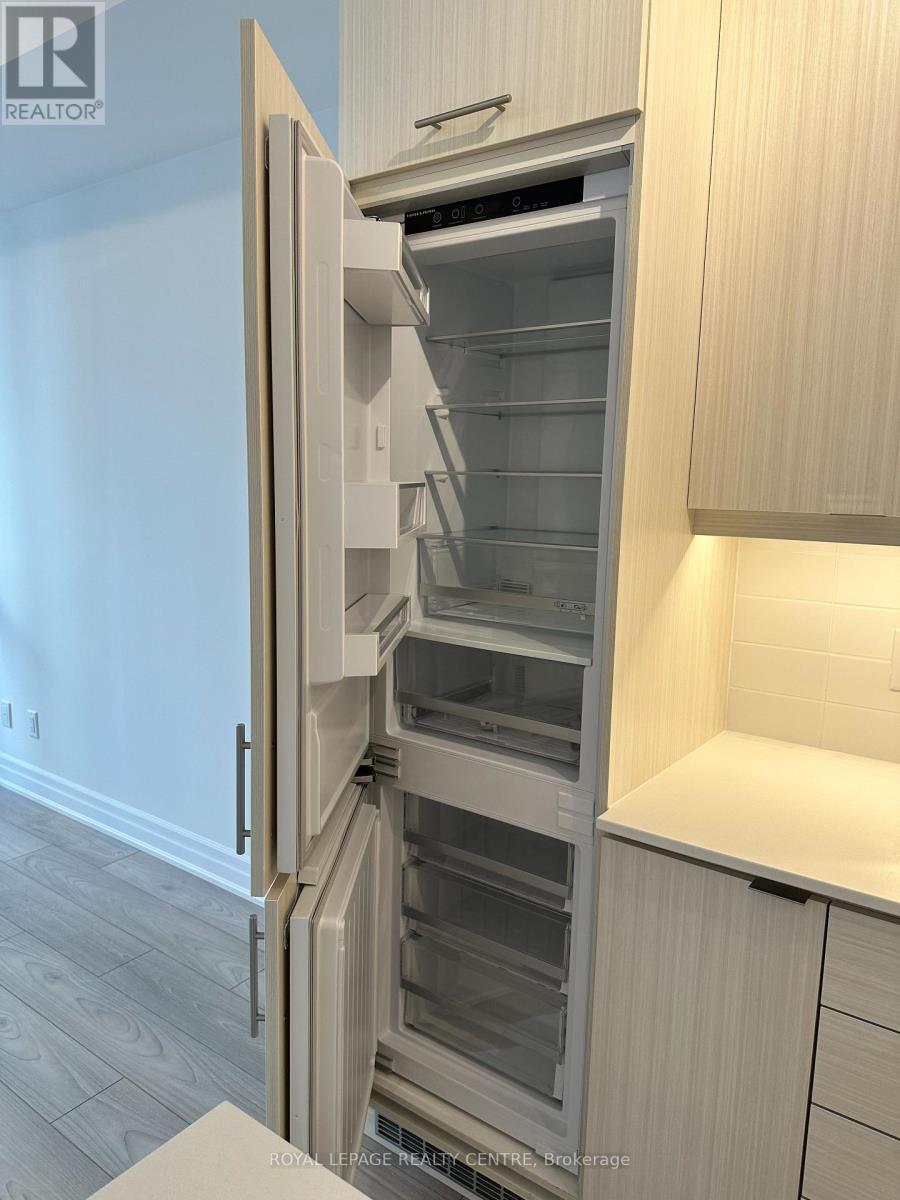 1903 - 36 Elm Drive W, Mississauga, Ontario  L5B 0N3 - Photo 7 - W12632292