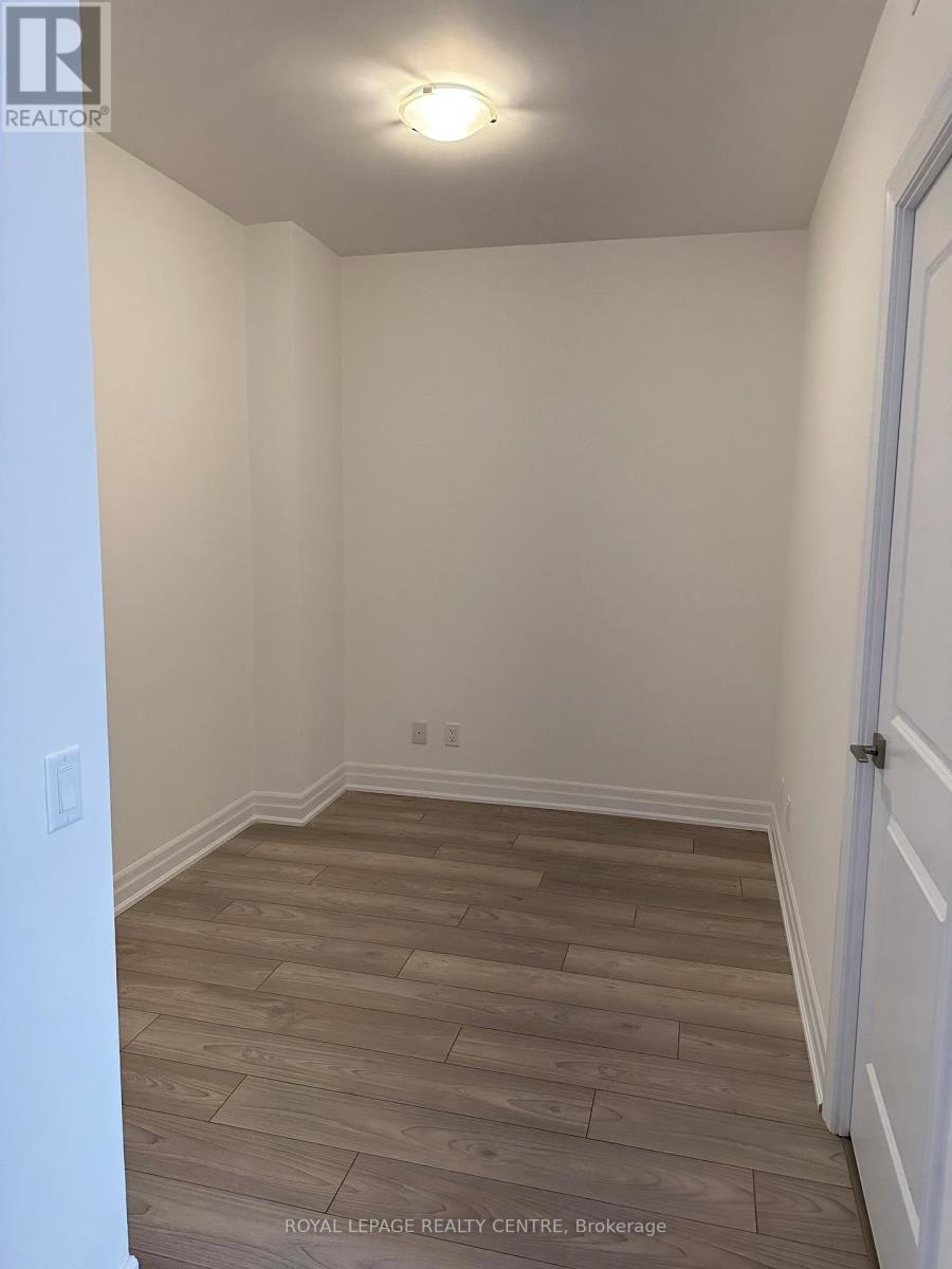 1903 - 36 Elm Drive W, Mississauga, Ontario  L5B 0N3 - Photo 8 - W12632292