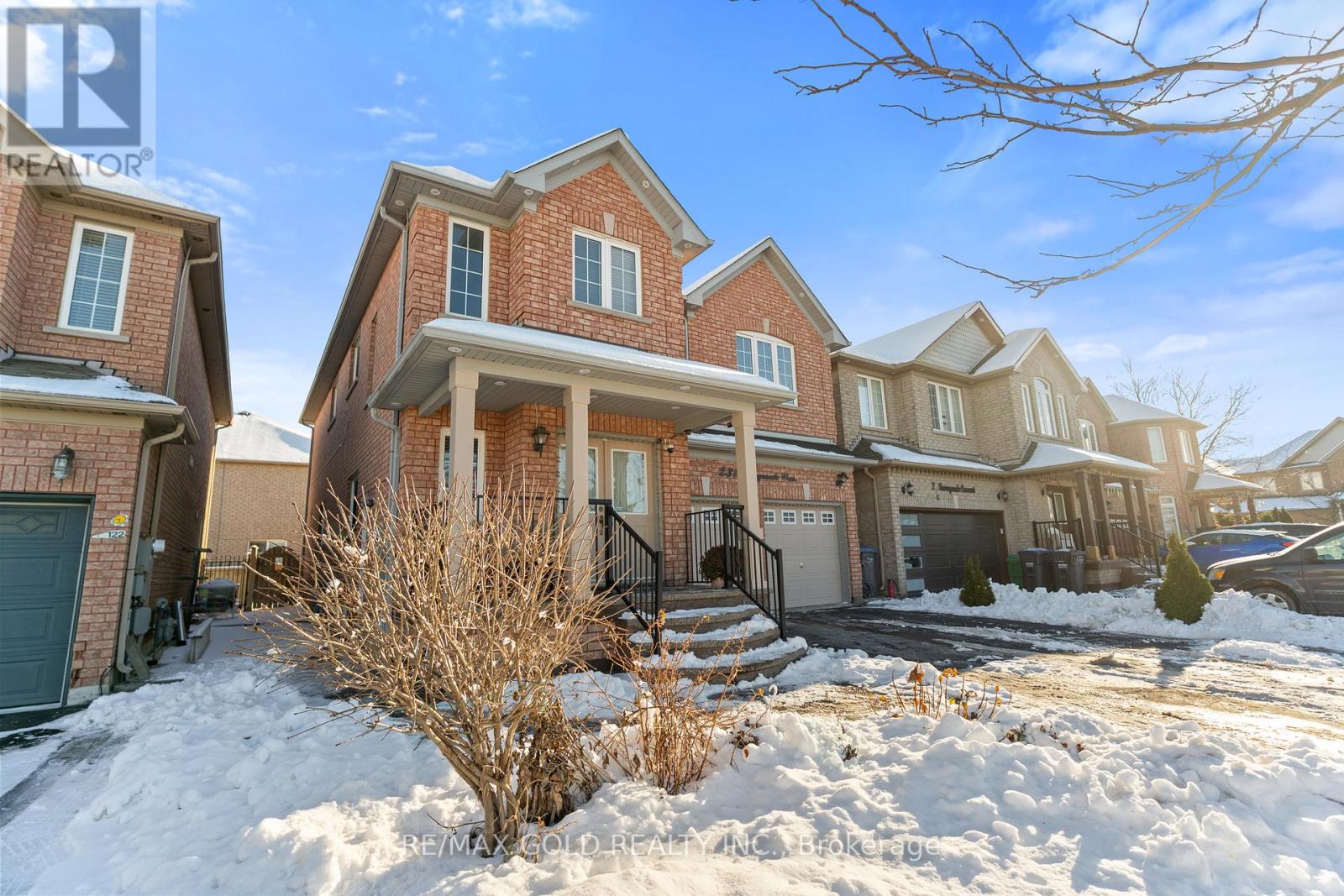 23 Runnymede Crescent, Brampton, Ontario  L6R 2L0 - Photo 2 - W12632294
