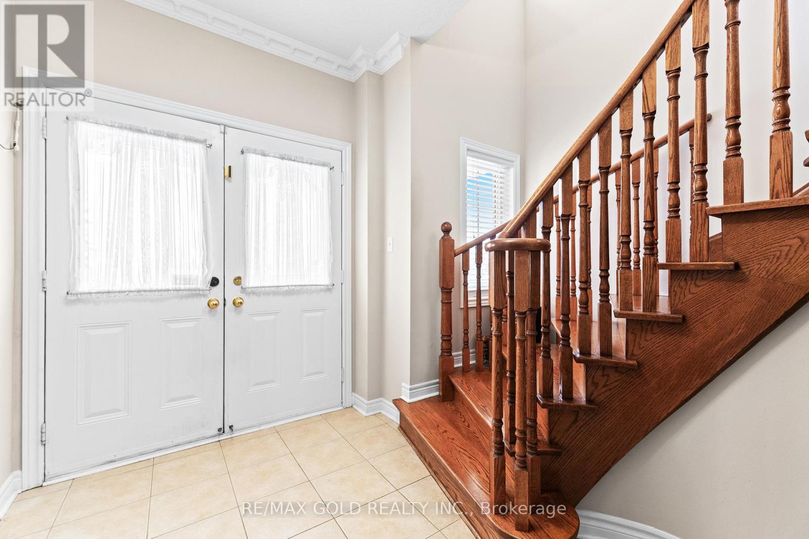 23 Runnymede Crescent, Brampton, Ontario  L6R 2L0 - Photo 4 - W12632294