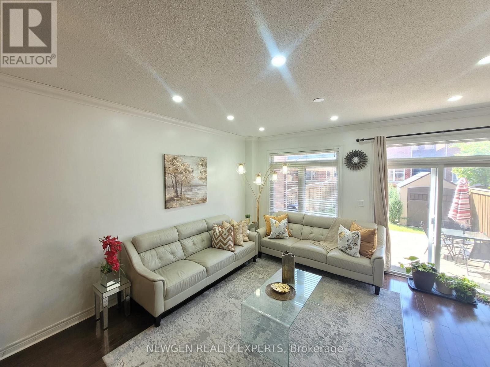 30 Lorenzo Circle, Brampton, Ontario  L6R 3N3 - Photo 10 - W12632300