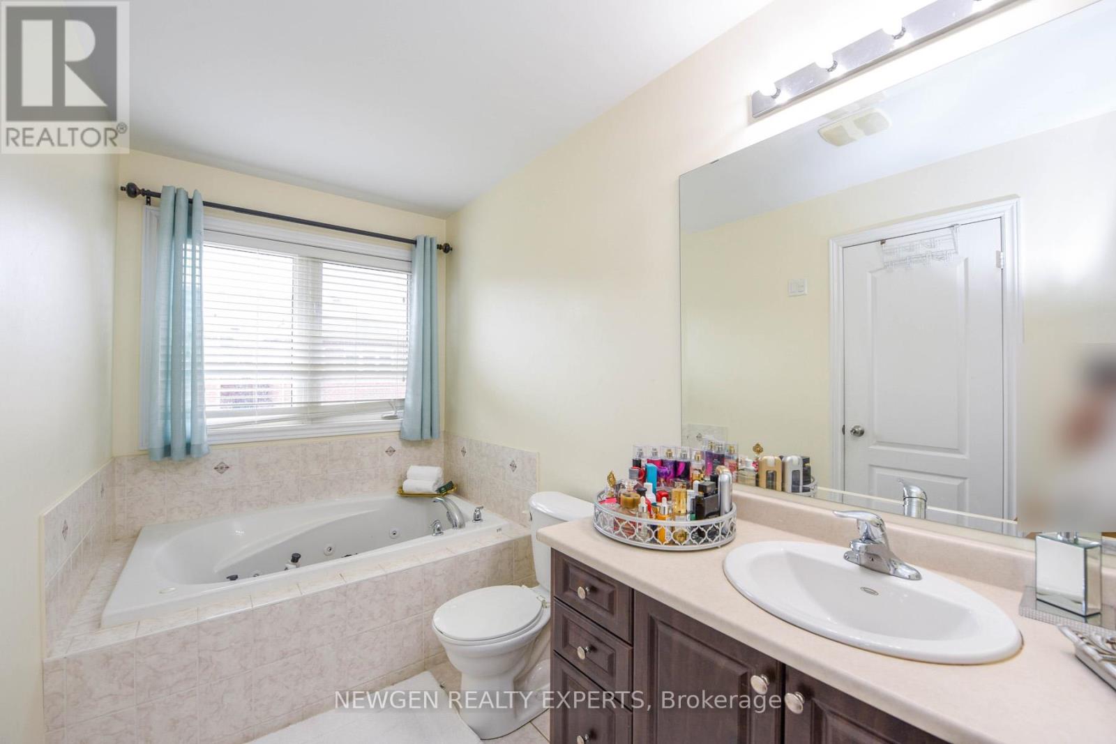 30 Lorenzo Circle, Brampton, Ontario  L6R 3N3 - Photo 23 - W12632300