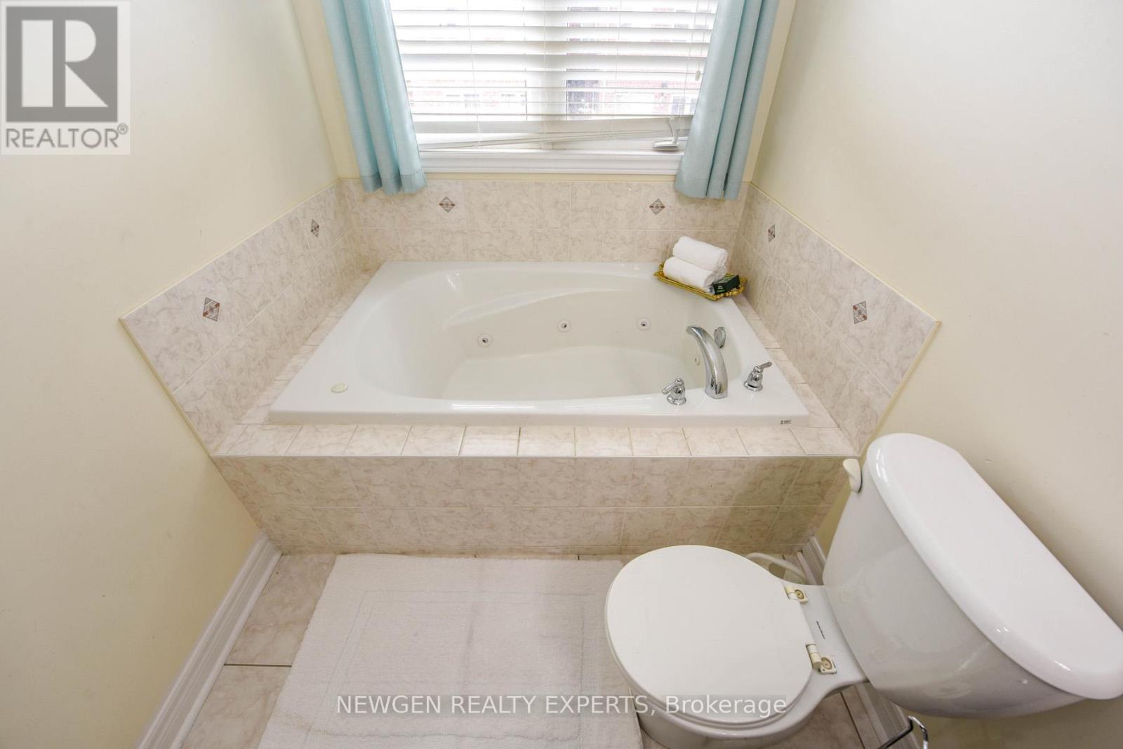 30 Lorenzo Circle, Brampton, Ontario  L6R 3N3 - Photo 25 - W12632300