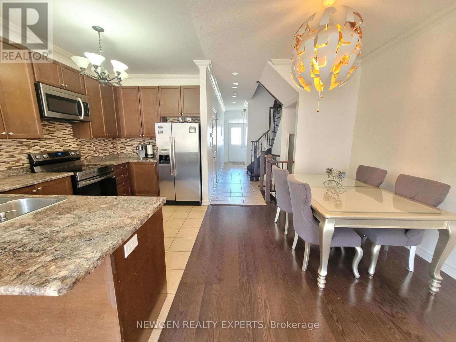 30 Lorenzo Circle, Brampton, Ontario  L6R 3N3 - Photo 6 - W12632300