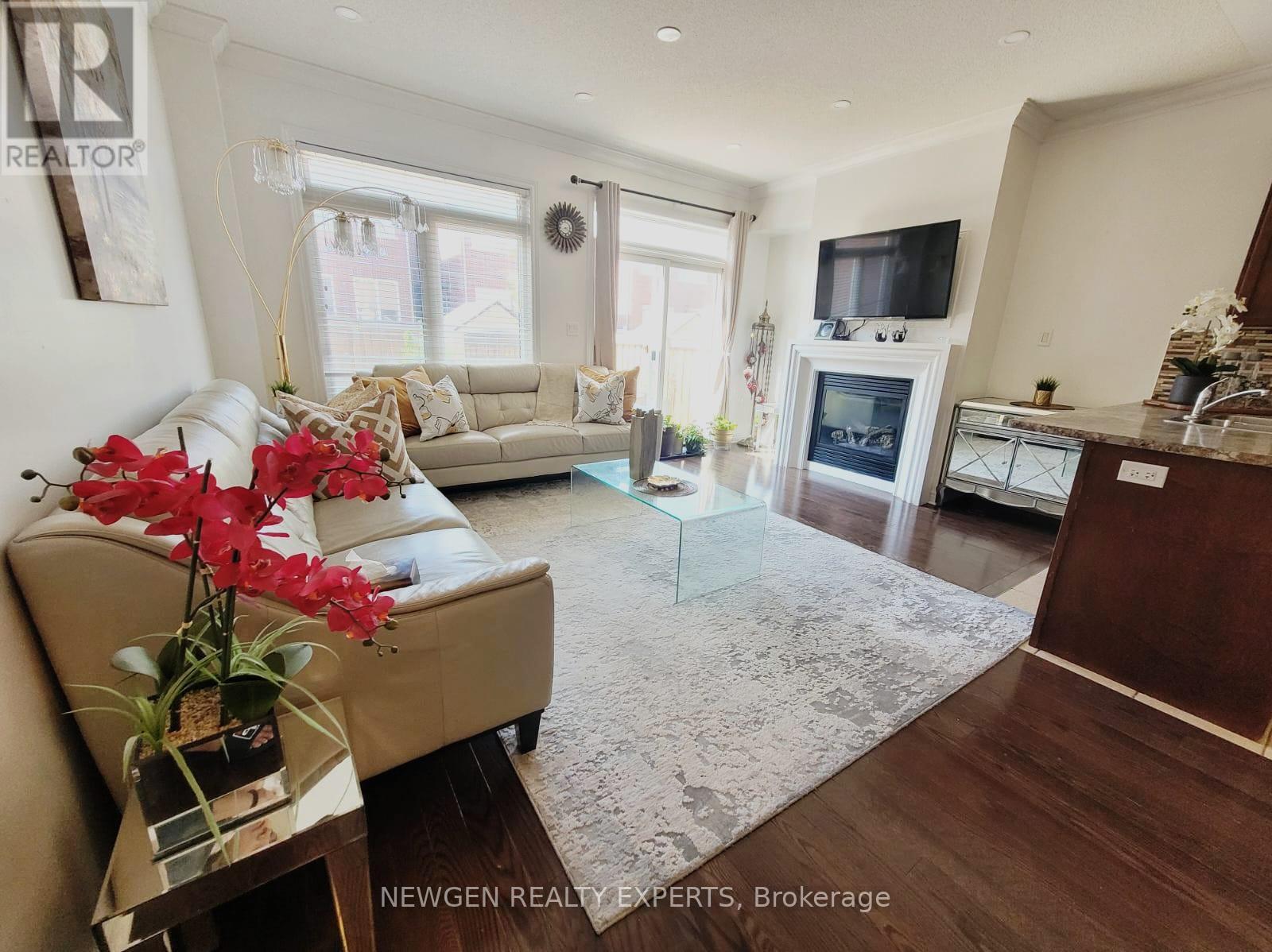 30 Lorenzo Circle, Brampton, Ontario  L6R 3N3 - Photo 9 - W12632300