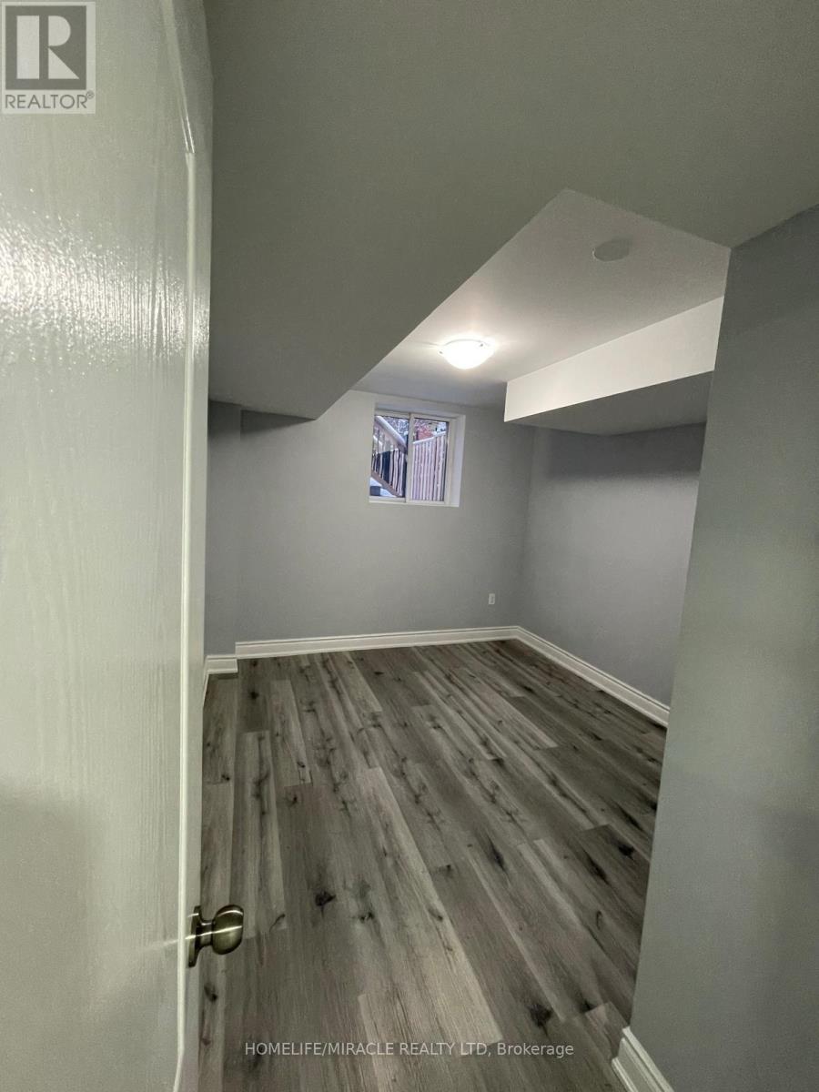 6 Smith Drive, Halton Hills, Ontario  L7G 5K6 - Photo 14 - W12632316