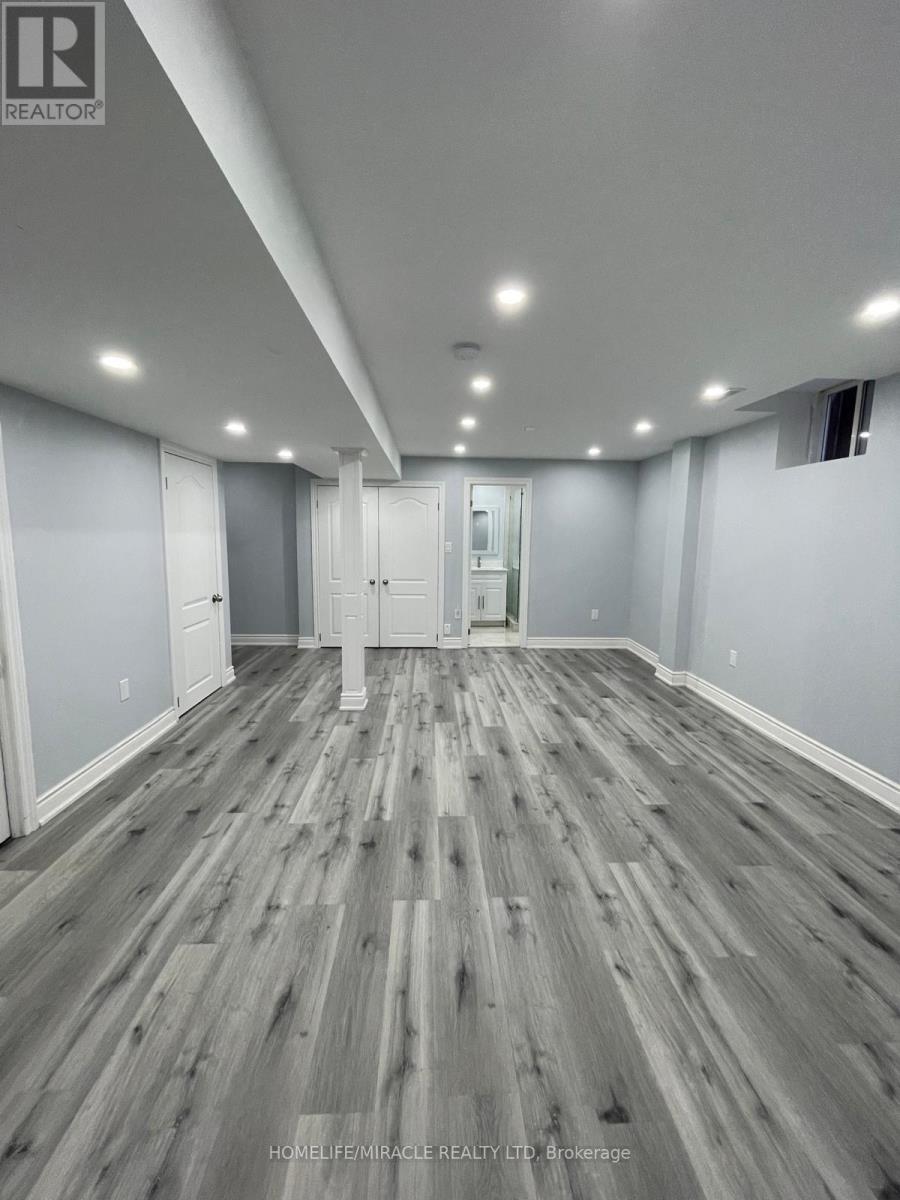 6 Smith Drive, Halton Hills, Ontario  L7G 5K6 - Photo 4 - W12632316