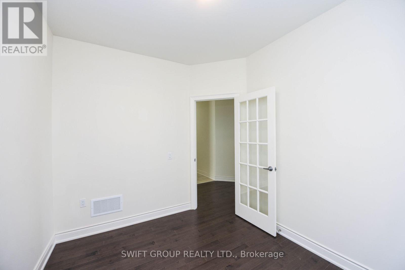 Upper - 24 Dotchson Avenue, Caledon, Ontario  L7C 4G6 - Photo 5 - W12632322