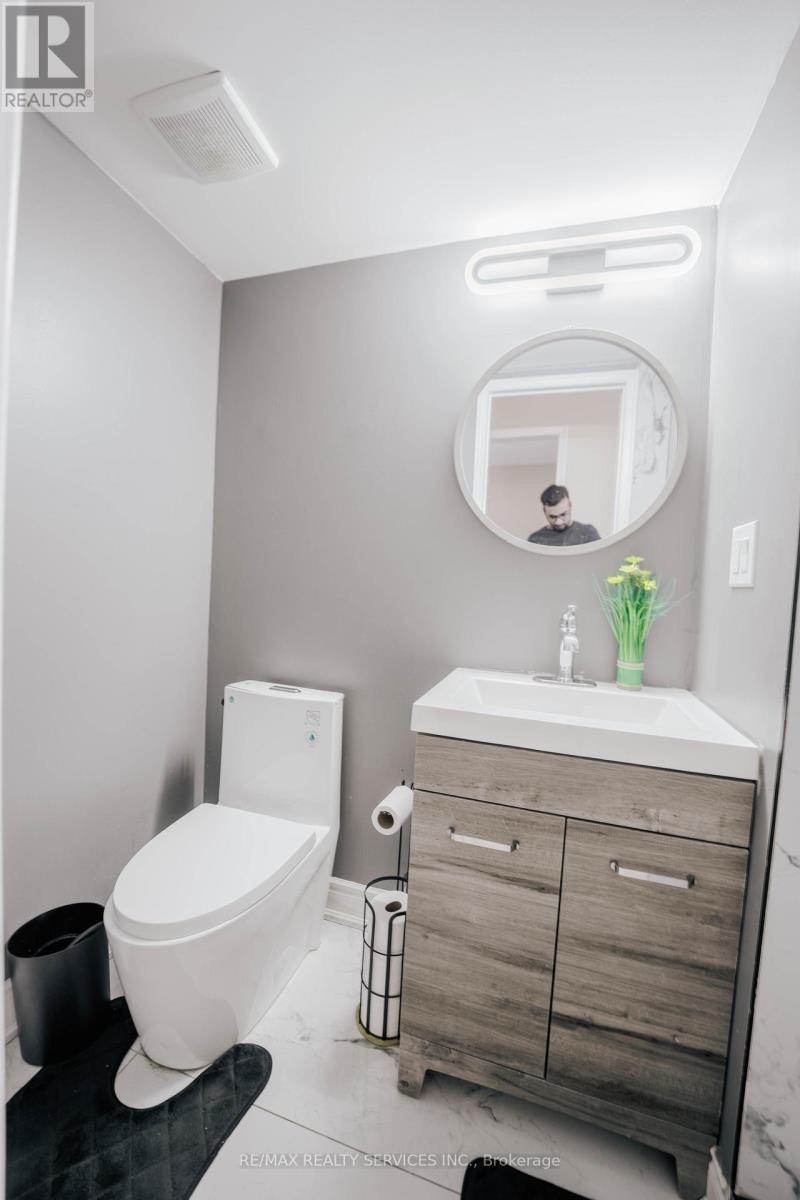 132 Lauraglen Crescent, Brampton, Ontario  L6Y 5A3 - Photo 12 - W12632334