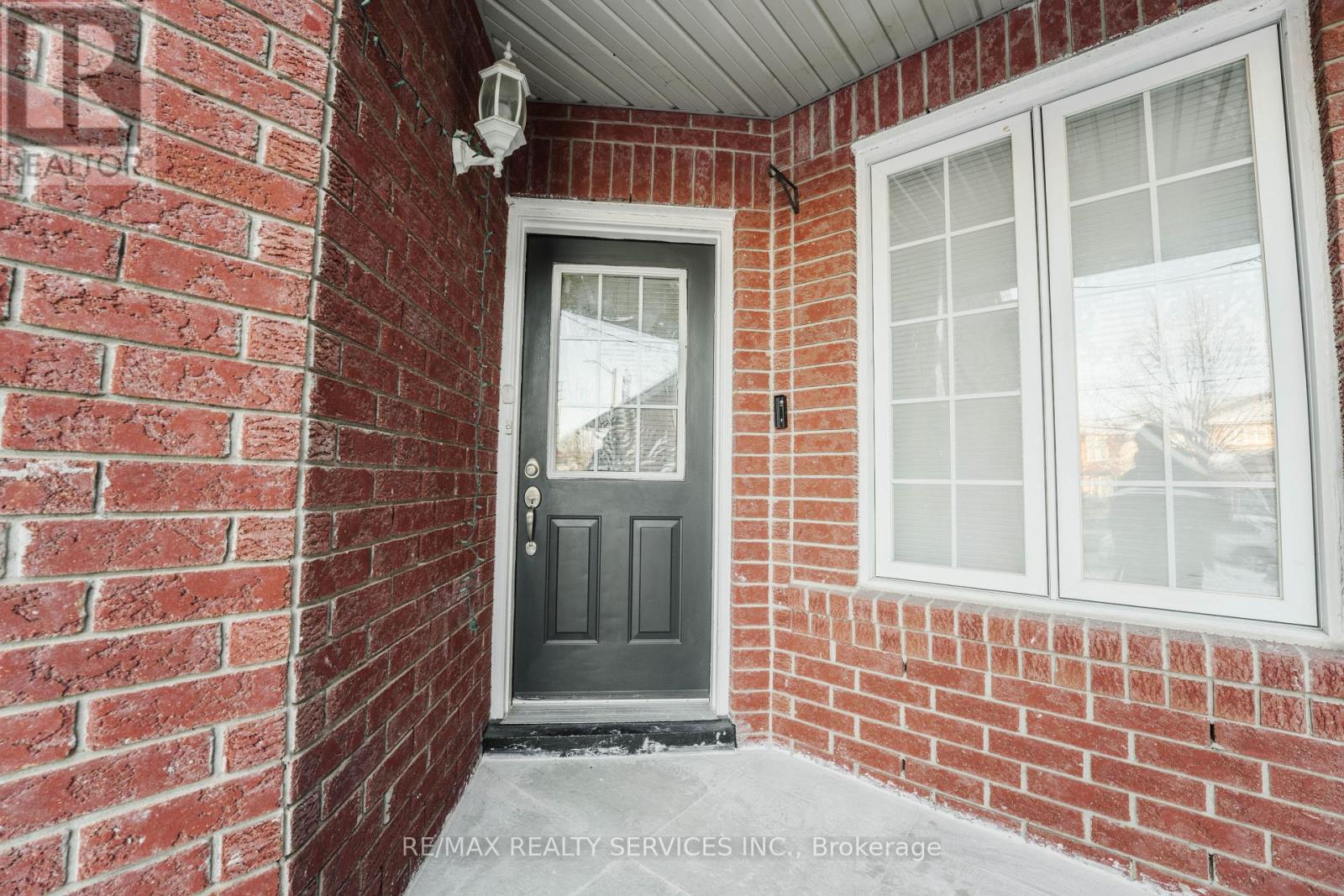 132 Lauraglen Crescent, Brampton, Ontario  L6Y 5A3 - Photo 2 - W12632334