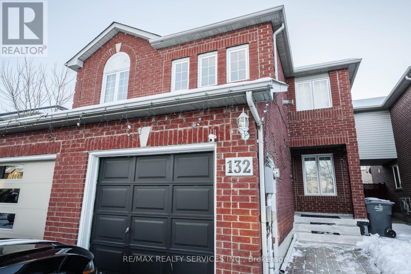 132 Lauraglen Crescent, Brampton, Ontario  L6Y 5A3 - Photo 3 - W12632334