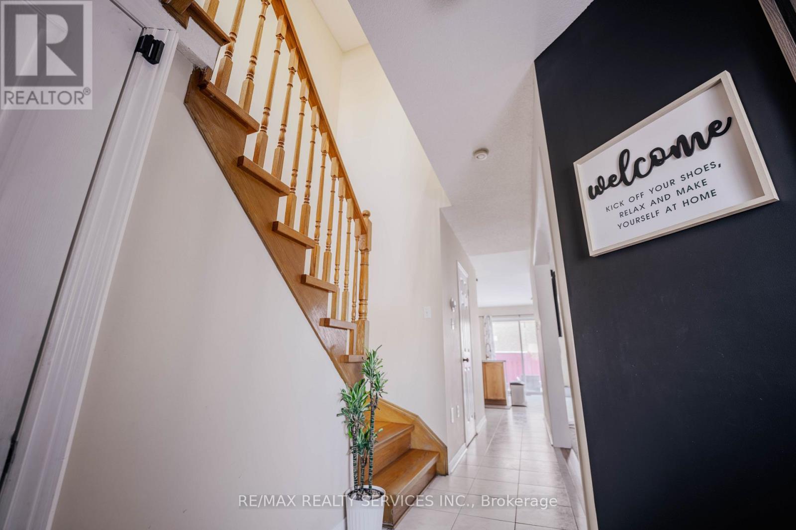 132 Lauraglen Crescent, Brampton, Ontario  L6Y 5A3 - Photo 5 - W12632334