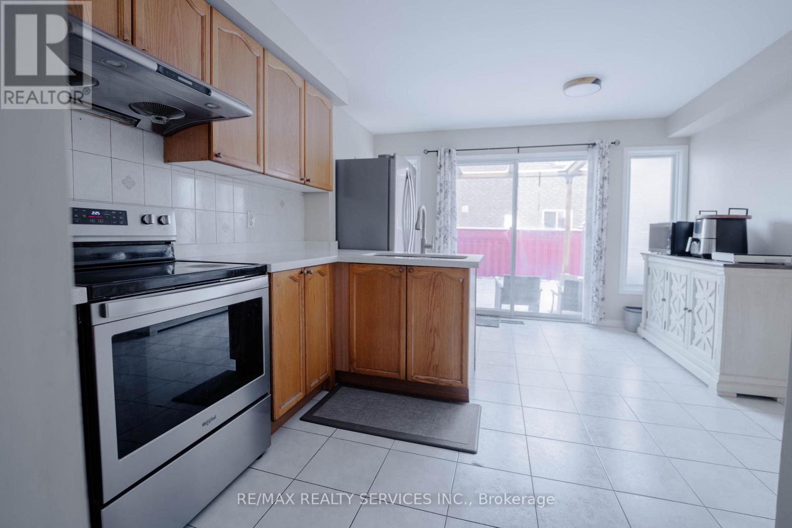 132 Lauraglen Crescent, Brampton, Ontario  L6Y 5A3 - Photo 7 - W12632334