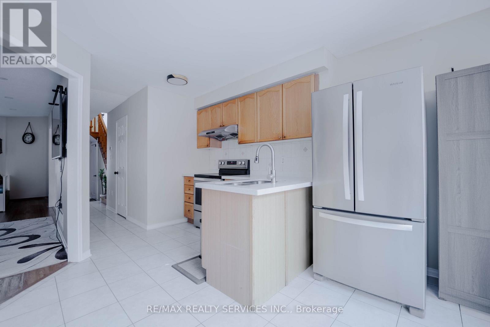 132 Lauraglen Crescent, Brampton, Ontario  L6Y 5A3 - Photo 8 - W12632334