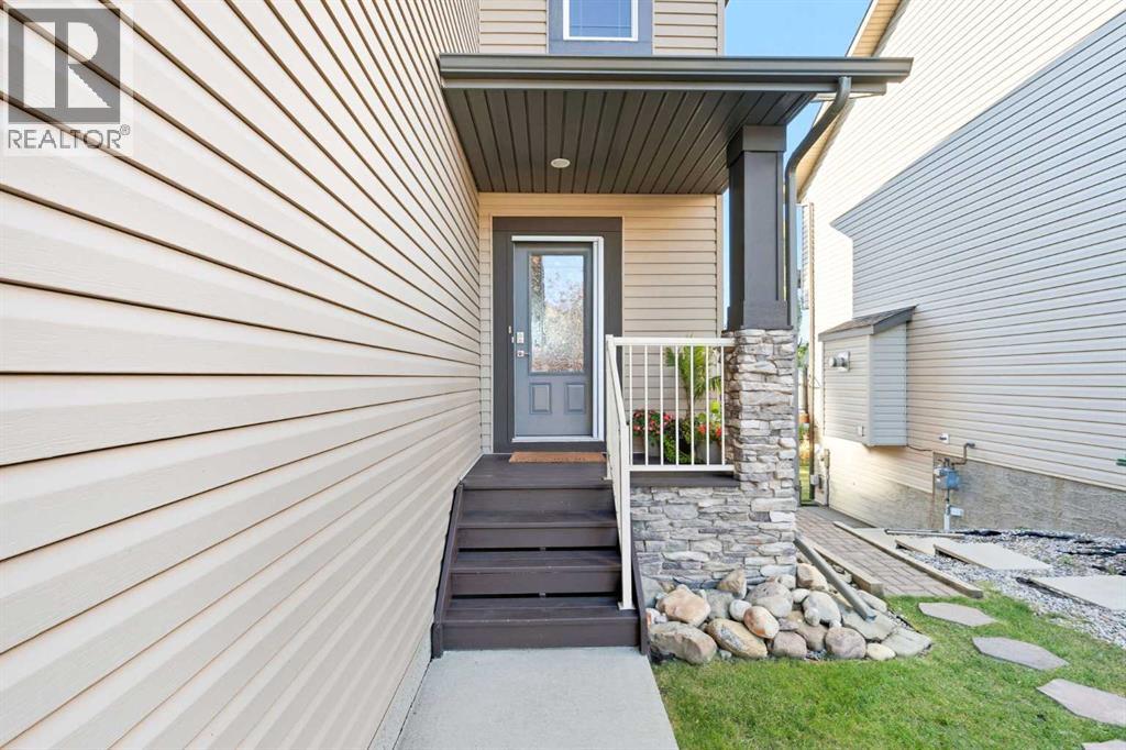155 Sunset Close, Cochrane, Alberta T4C 0B2 - Photo 4 - A2267391