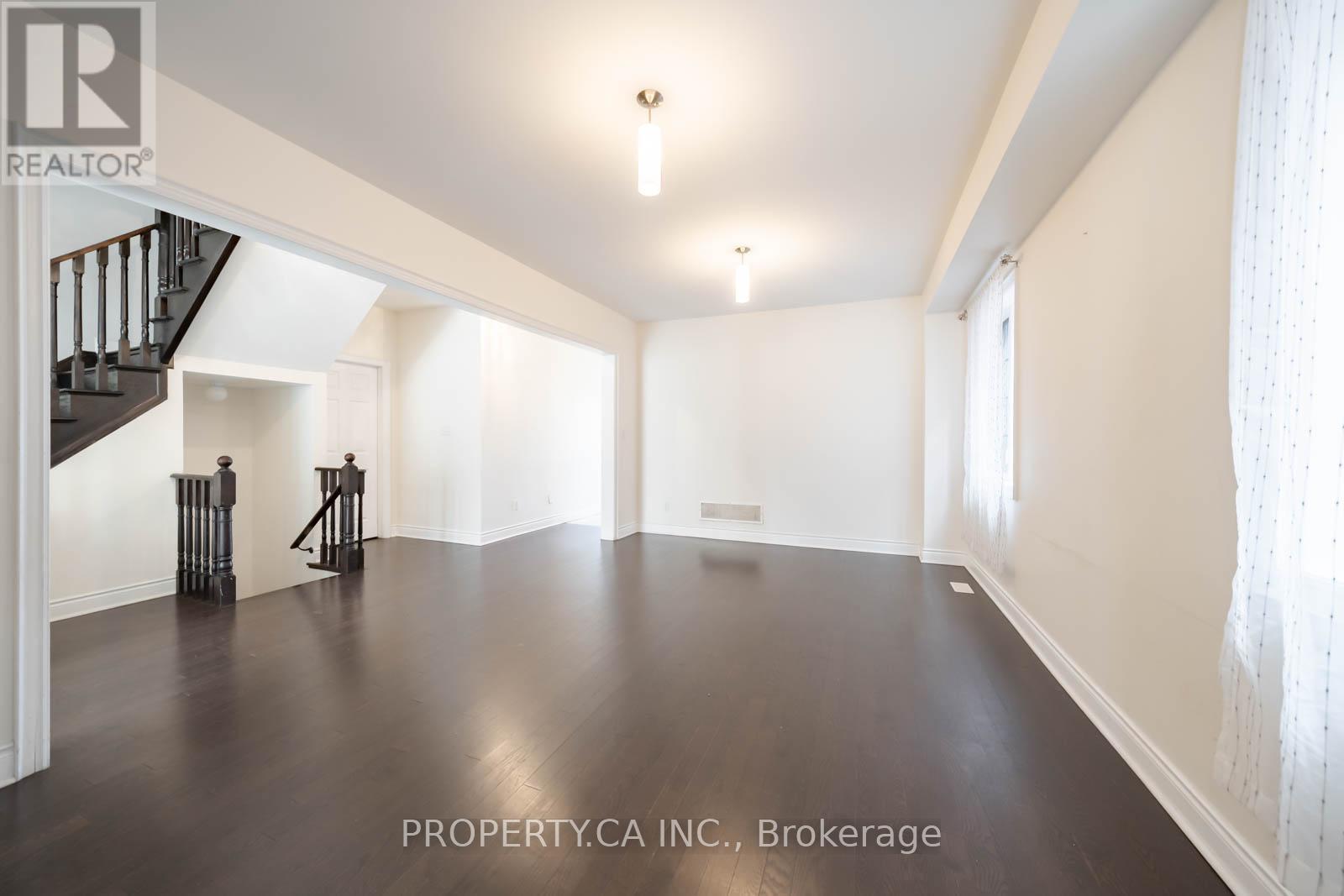 4 Landview Road, Brampton, Ontario  L6P 4G4 - Photo 10 - W12632336