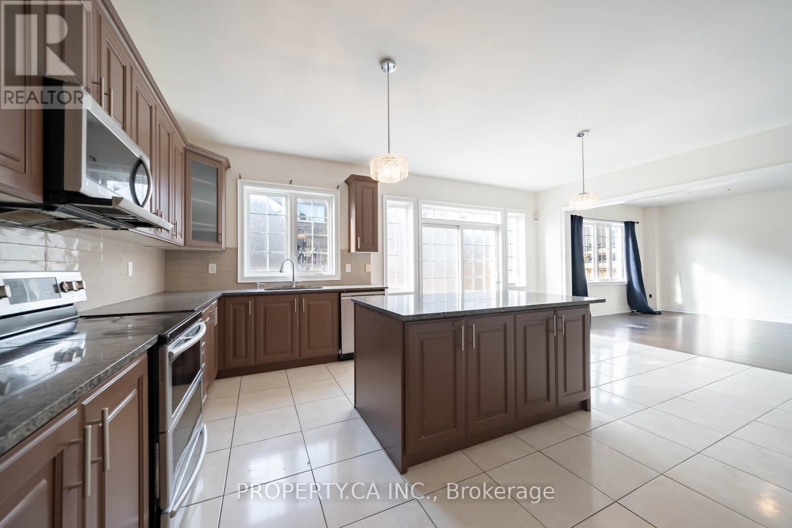 4 Landview Road, Brampton, Ontario  L6P 4G4 - Photo 11 - W12632336