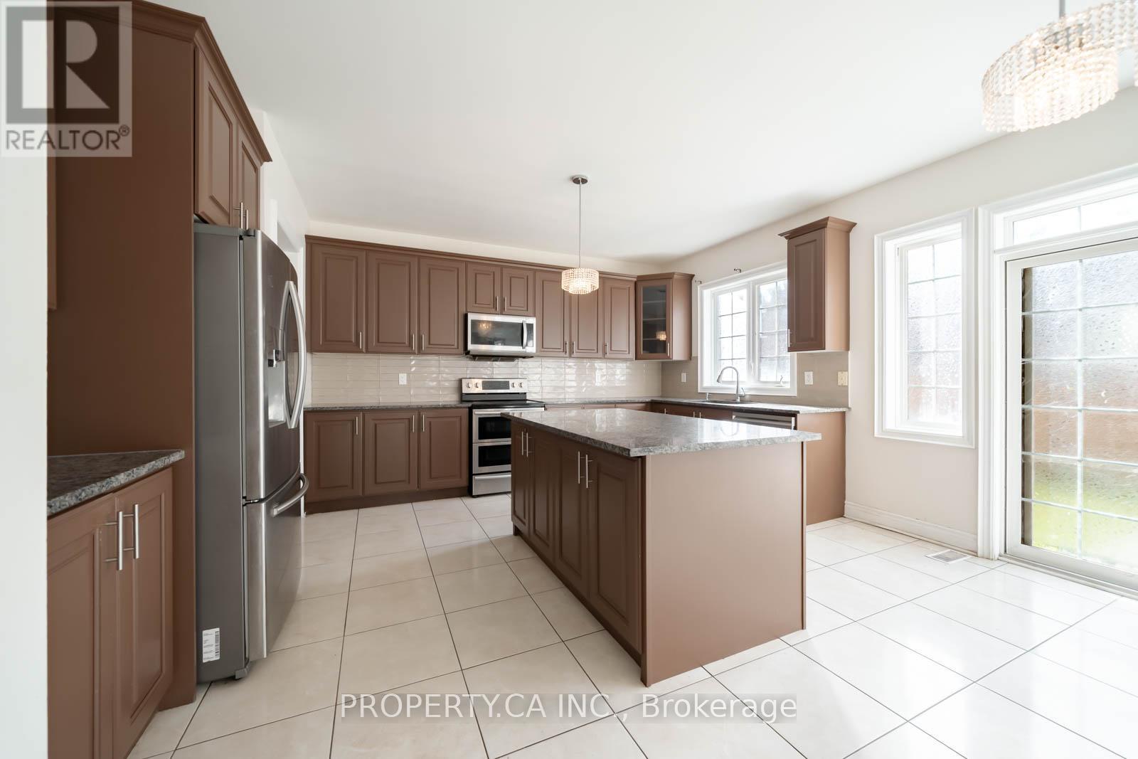 4 Landview Road, Brampton, Ontario  L6P 4G4 - Photo 14 - W12632336