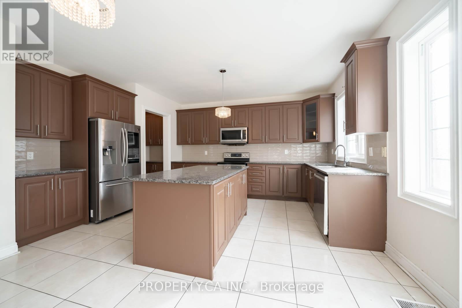 4 Landview Road, Brampton, Ontario  L6P 4G4 - Photo 15 - W12632336