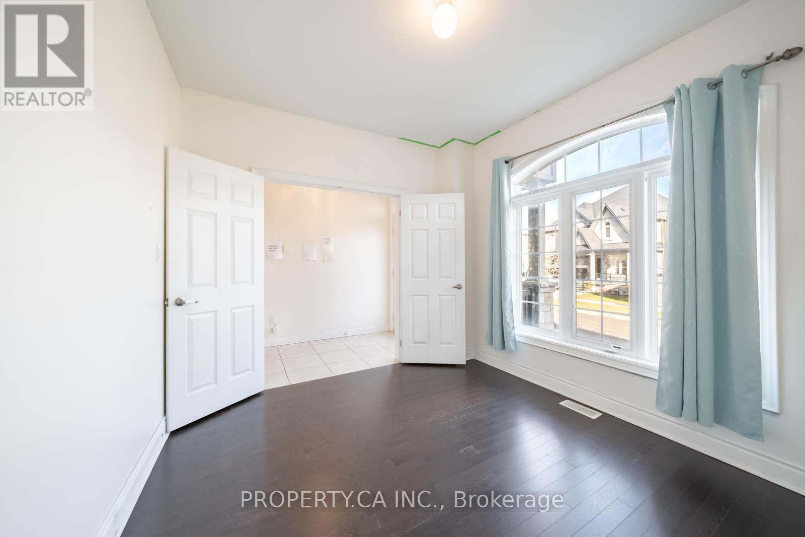 4 Landview Road, Brampton, Ontario  L6P 4G4 - Photo 5 - W12632336