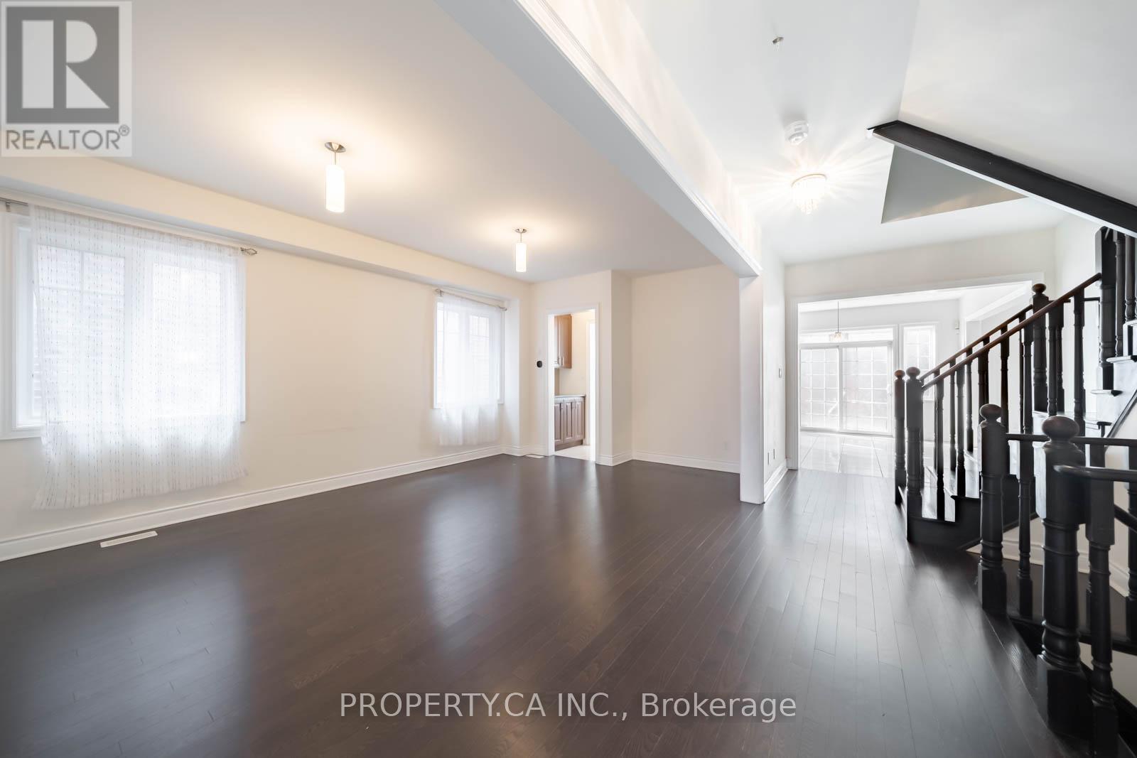 4 Landview Road, Brampton, Ontario  L6P 4G4 - Photo 6 - W12632336