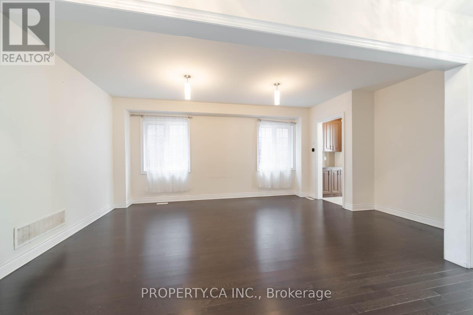 4 Landview Road, Brampton, Ontario  L6P 4G4 - Photo 7 - W12632336