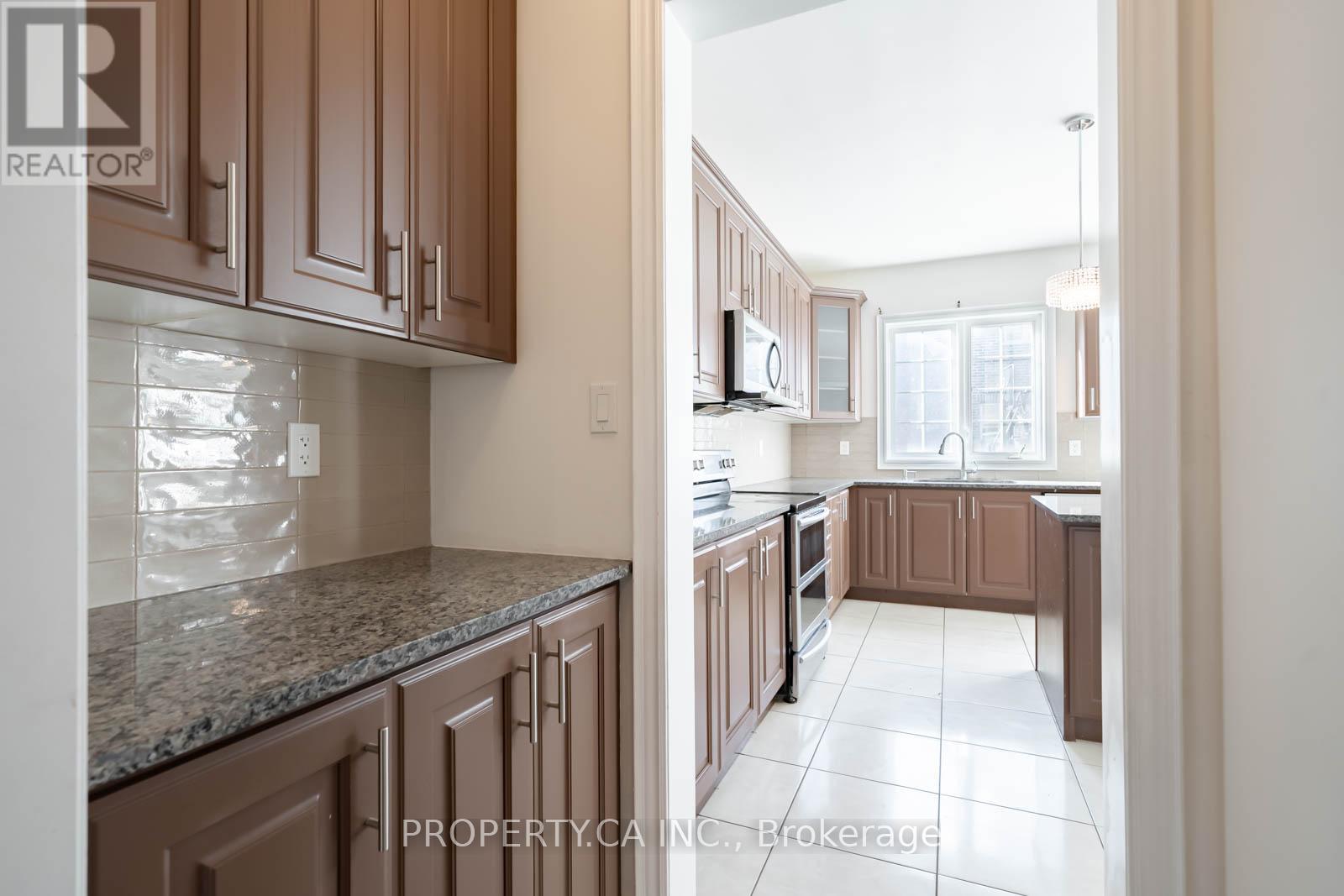 4 Landview Road, Brampton, Ontario  L6P 4G4 - Photo 9 - W12632336