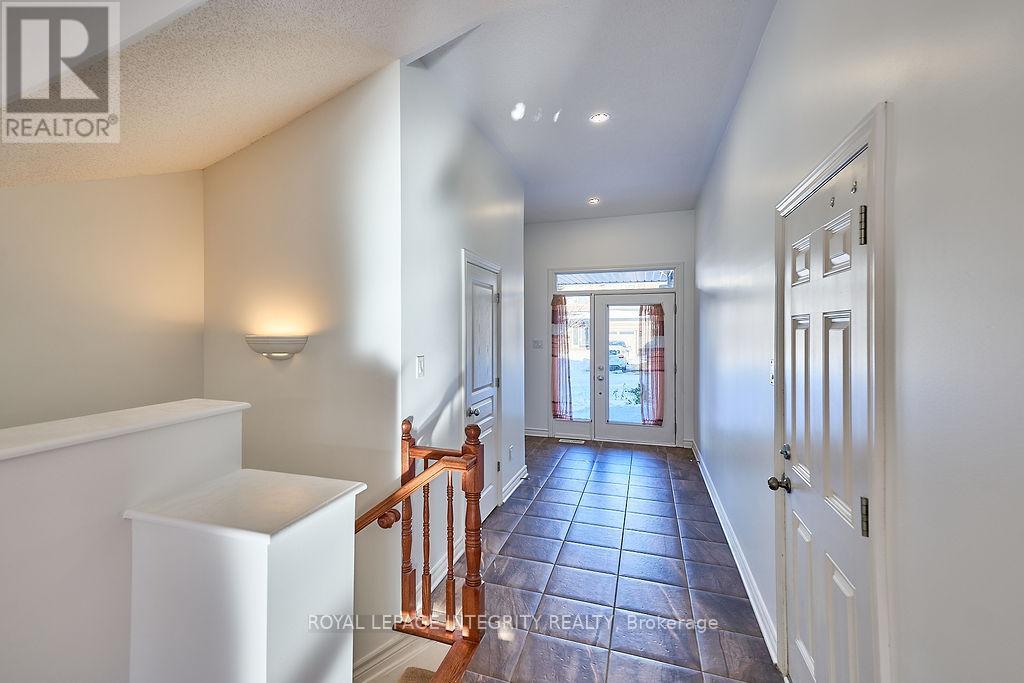 870 Fletcher Circle, Ottawa, Ontario K2T 0B8 - Photo 7 - X12632364