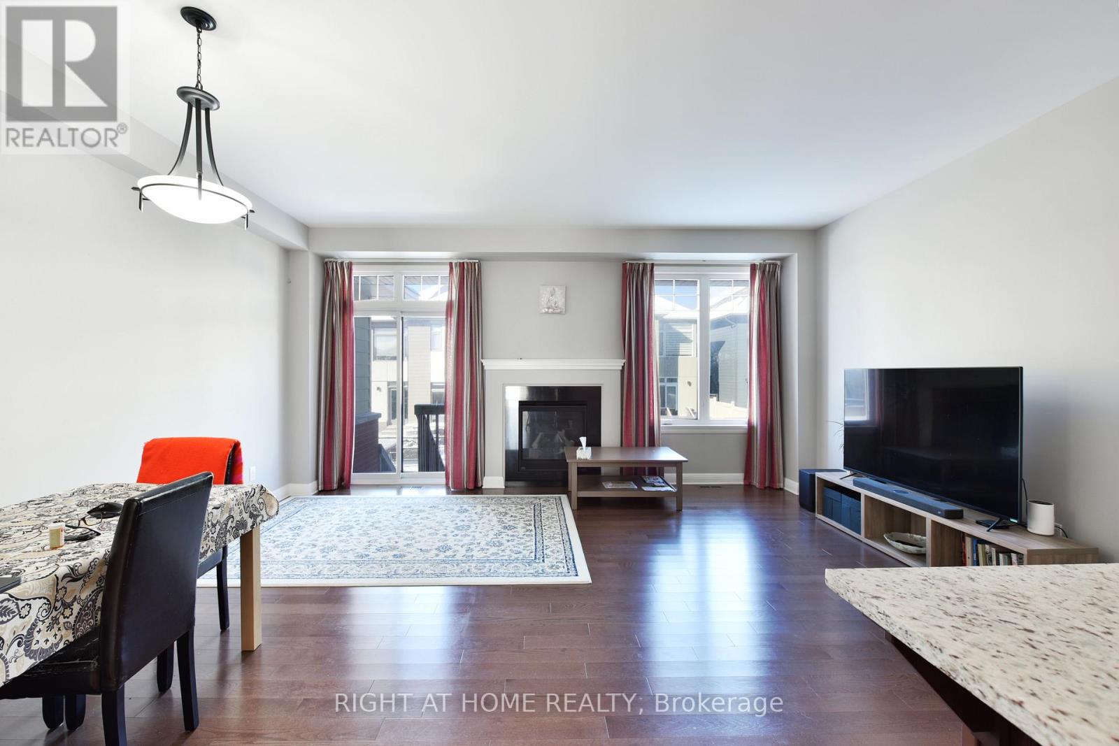 77 Arkose Street, Ottawa, Ontario  K2T 0M1 - Photo 3 - X12632366